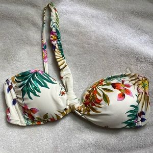 NWOT Shade &Shire single shoulder strap floral bikini top. Size S